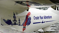 Das Motto am Rumpf des Flugbootes Flywhale von Sven: warte nicht, kreiere Dein eigenes Abenteuer im Leben...